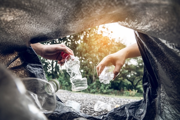 Abfall, Umwelt, Umweltverschmutzung, Green Washing, Klimaschutz, Coca Cola, Pepsi, Danone, Nestle, Mars, Zigaretten, Tabak