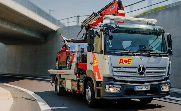 Auto, Mobilität, Abschleppdienst, Unfall, Pannenhilfe, Panne, Reifen, Batterie, Straße, Verbraucher, ADAC