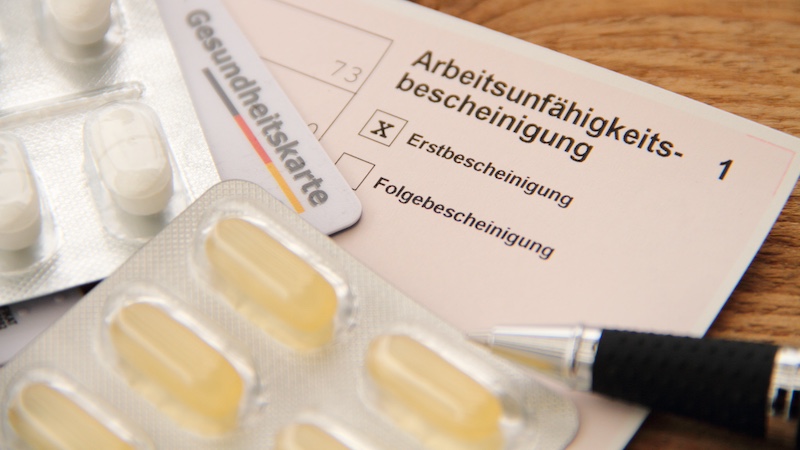 Krankmeldung am Wochenende, Krankenschein, Krankschreibung nach Kündigung, Arbeitsunfähigkeitsbescheinigung, Entgeltfortzahlung