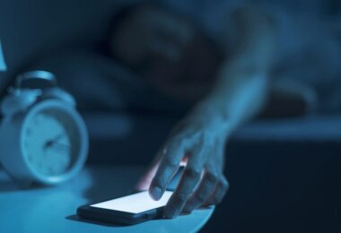 Nachts auf Toilette Smartphone, nachts aufs Klo Handy