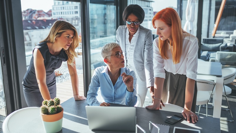 besten Arbeitgeber für Frauen, Business, Meeting, Job, Gehalt, Lohn, Gender, Einstellung, Arbeitnehmerin, Angestellte, Mitarbeiterin