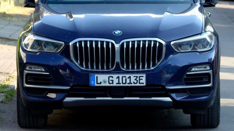 E-Auto E-Kennzeichen E-Auto Fahrer Nummernschild Elektrofahrzeug Elektroauto