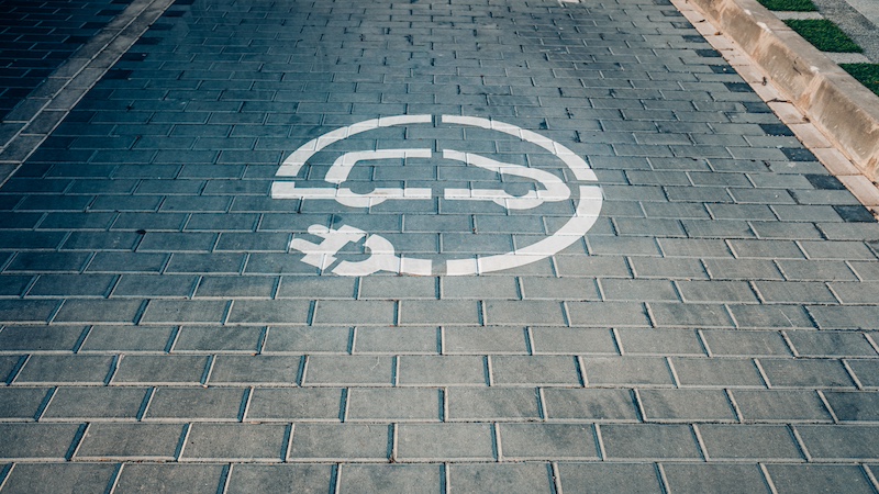 Elektromobilität, Elektroautos, E-Auto, Parkplatz Ladestation