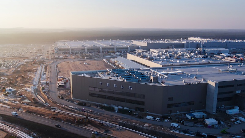 Tesla Arbeitsklima Hausbesuche Krankmeldung kranke Mitarbeiter