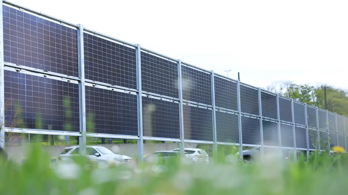 Solarzäune am Flughafen Zürich, Solar