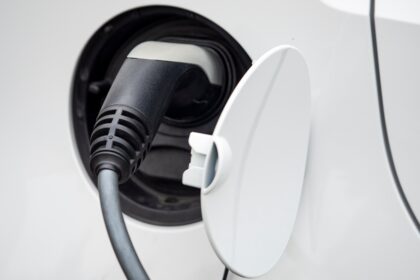 Elektroauto-Mythen, Reichweite, Akku, Rohstoffe, Umwelt, Umweltbilanz, Kosten, Geld, Wirtschaftlichkeit, E-Mobilität, Forschung, Fraunhofer-Institut