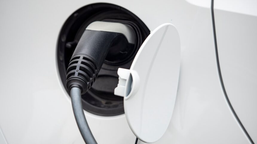 Elektroauto-Mythen, Reichweite, Akku, Rohstoffe, Umwelt, Umweltbilanz, Kosten, Geld, Wirtschaftlichkeit, E-Mobilität, Forschung, Fraunhofer-Institut