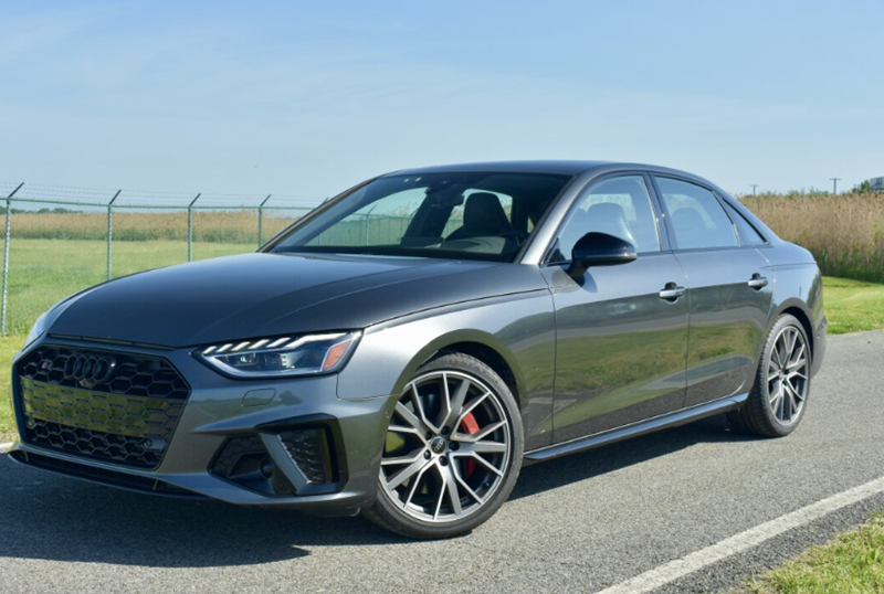 Ein Audi S4.