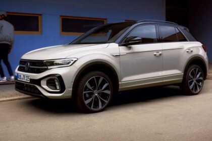 VW T-Roc Auto Wagen SUV Straße
