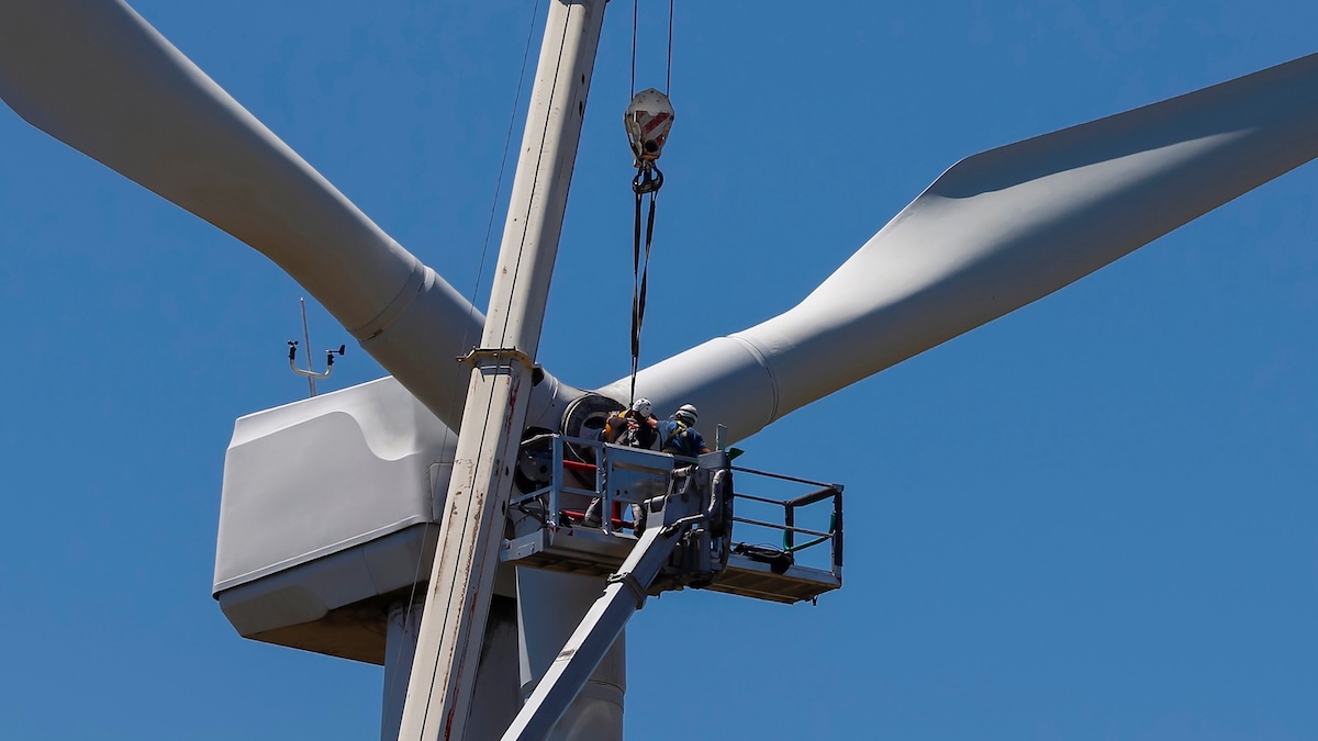 Windr-der-China-recycelt-Rotorbl-tter-in-der-W-ste
