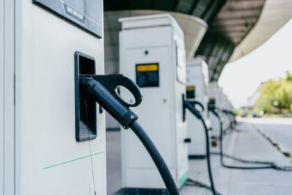 E-Autos laden Bundesregierung Elektroautos Elektromobilität Ladesäule