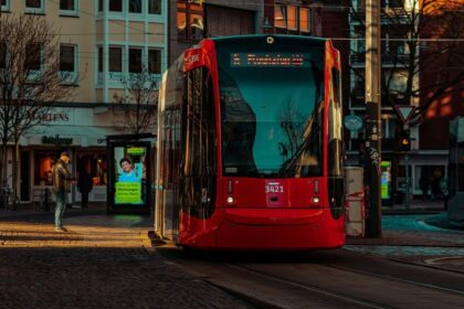 öffentlicher Nahverkehr Bahn Straßenbahn ÖPNV