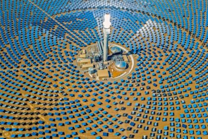 Solarenergie ultra-schwarze Nanonadeln Solarturm Energiewende