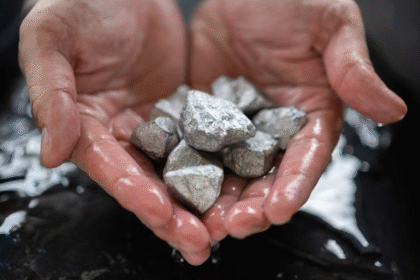 Hände Seltene Erden Mineralien Steine Rohstoffe