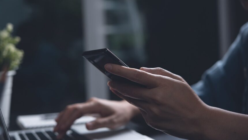 Arbeitnehmer Smartphone Zeit Arbeitszeit