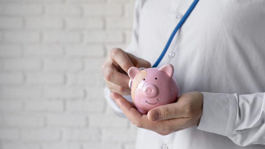 Arzt Sparschwein Krankenkassen Versicherung