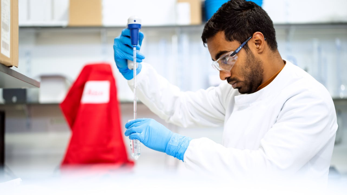 Mann Fachkräfte Labor Pipette Wissenschaft