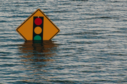 Schild Verkehr Ampel Meer Wasser Klimawandel Überschwemmung
