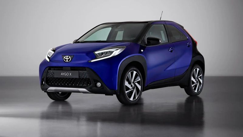 Toyota Aygo X Kleinwagen blau