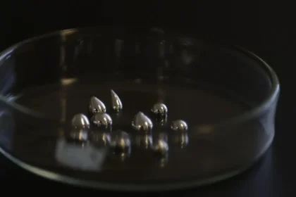 grüner Wasserstoff Gallium Flüssigmetall Sonnenlicht