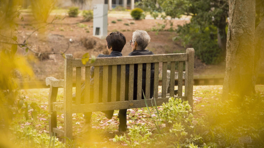 Rentner Lebenserwartung Bank Park alter Mann Frau Paar