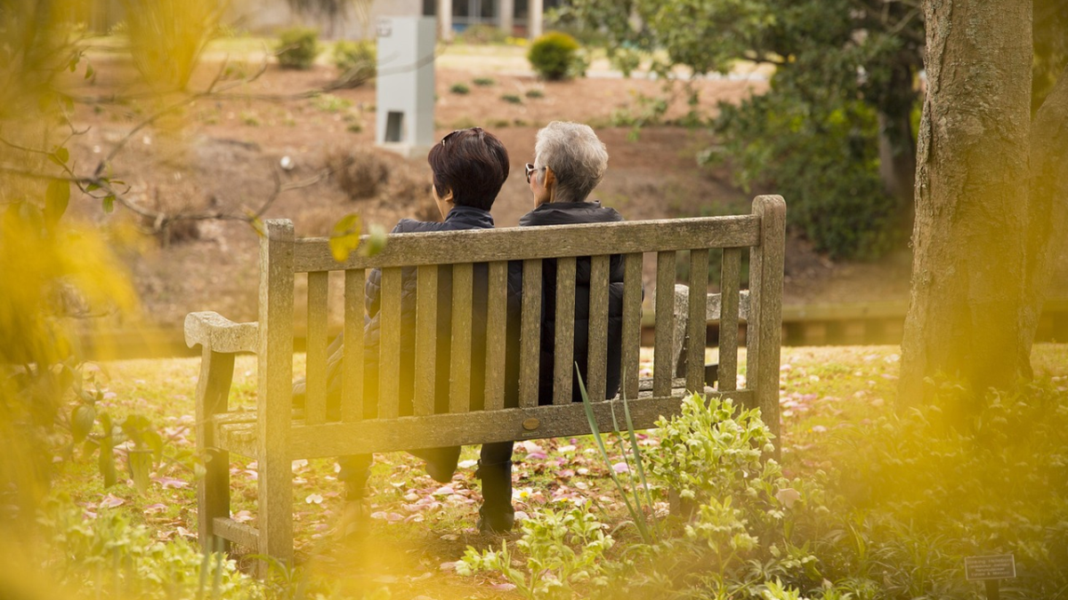 Rentner Lebenserwartung Bank Park alter Mann Frau Paar