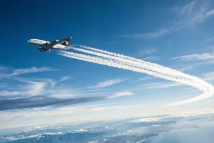 Flugreisen unnötig klimaschädlich Kondensstreifen
