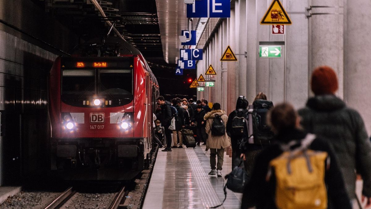 Bahnhöfe Deutschland Bahnsteig Zug