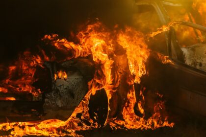 E-Auto Brände brennt Feuer brennende Elektroautos