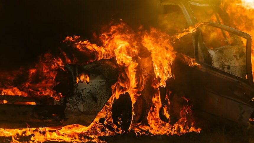 E-Auto Brände brennt Feuer brennende Elektroautos