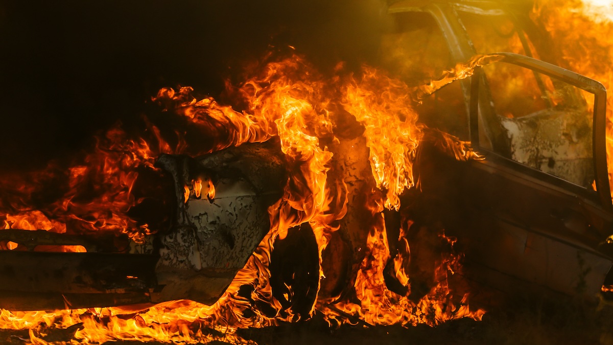 E-Auto Brände brennt Feuer brennende Elektroautos