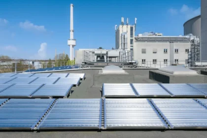 grüner Wasserstoff ohne Strom Photoreaktorpaneel