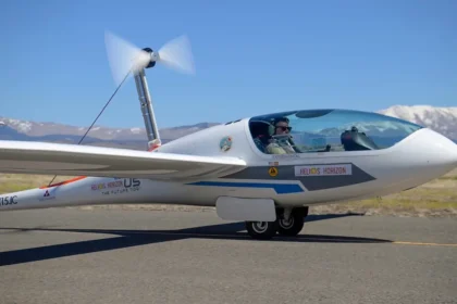 Feststoffbatterie Elektroflugzeug E-Flugzeug Festkörperbatterie Akku