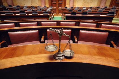 KI Haftung Künstliche Intelligenz wer haftet Schaden Lügen Fehler