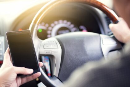 GPS Tacho Android Auto, Google Maps, Navigation, Mobilität, Google, Android, App, Anwendung, Smartphone, Tempo, Auto