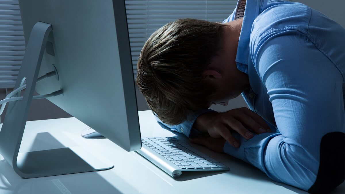 KI Müdigkeit Brain Fry KI Kater Künstliche Intelligenz Beschäftiget Arbeit Job