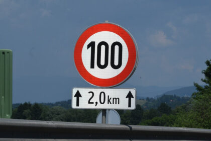 Tempo Auto Satellit EU Tempolimit Drosselung