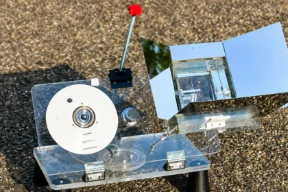 hybrides Energiesystem Strom Wärme Kühlung Solar Solarthermie Klimaanlage Kälte des Alls
