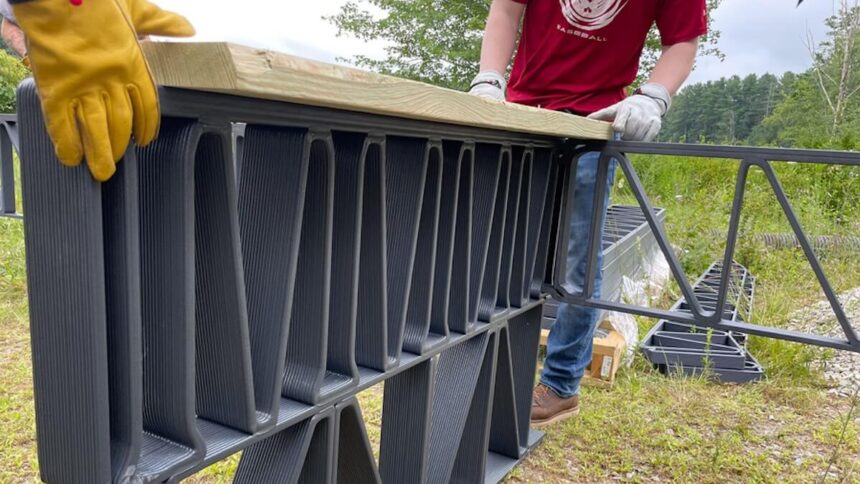 Gebäude Häuser aus Plastikmüll